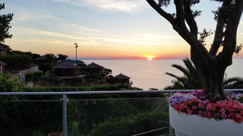 Calanica Resort เชฟาลู ภายนอก รูปภาพ